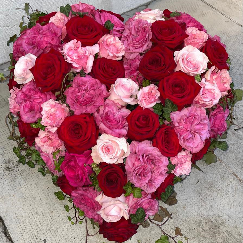 coeur de roses pour enterrement, livraison de fleurs à Genève, artisan fleuriste Genève