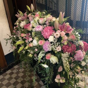 gerbe fleurs pastel pour enterrement