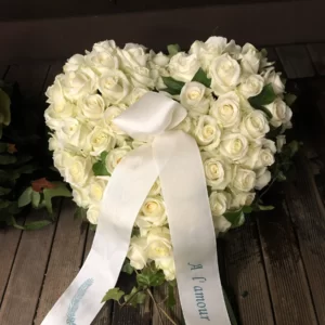 Coeur de roses blanches