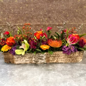 Arrangement floral paysagé jaune orangé
