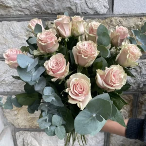 Bouquet de roses pales