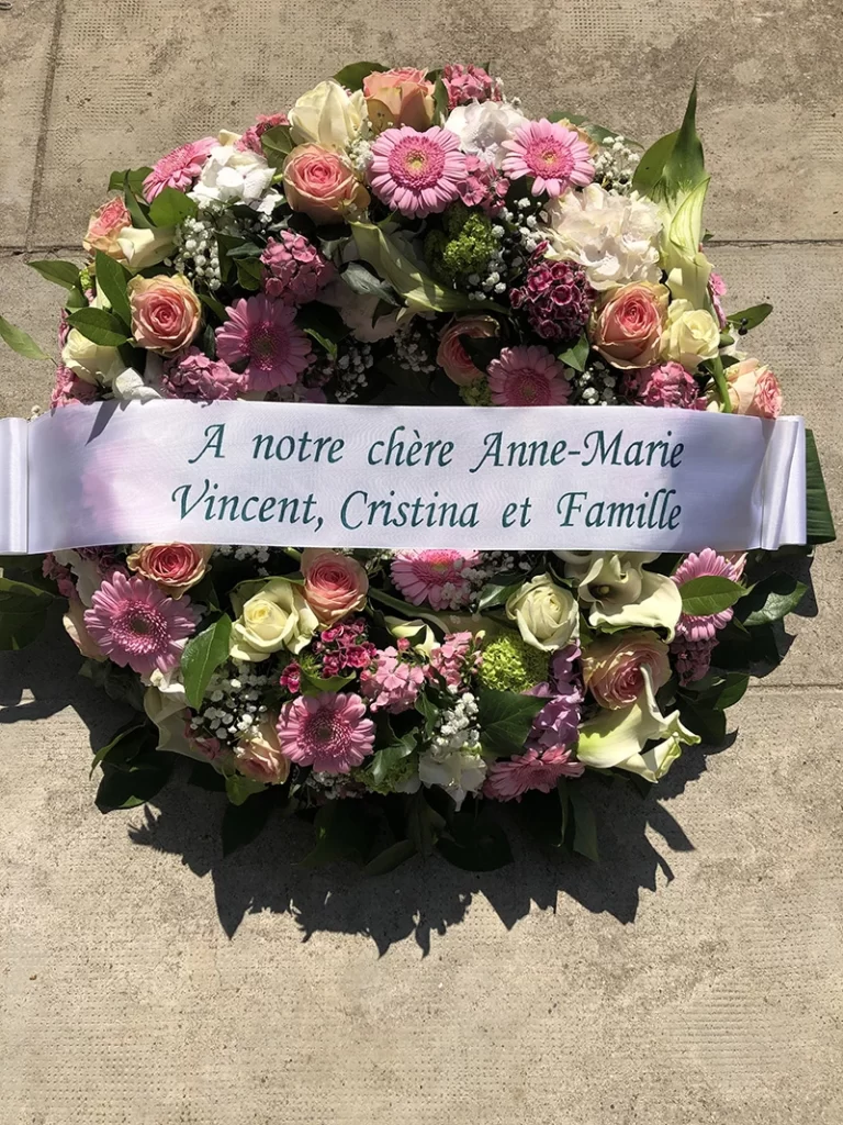 Couronne floral d'enterrement avec ruban