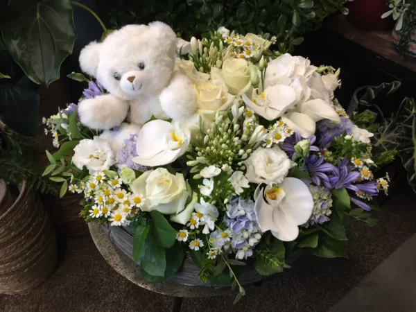 Bouquet de fleur de naissance avec nounours