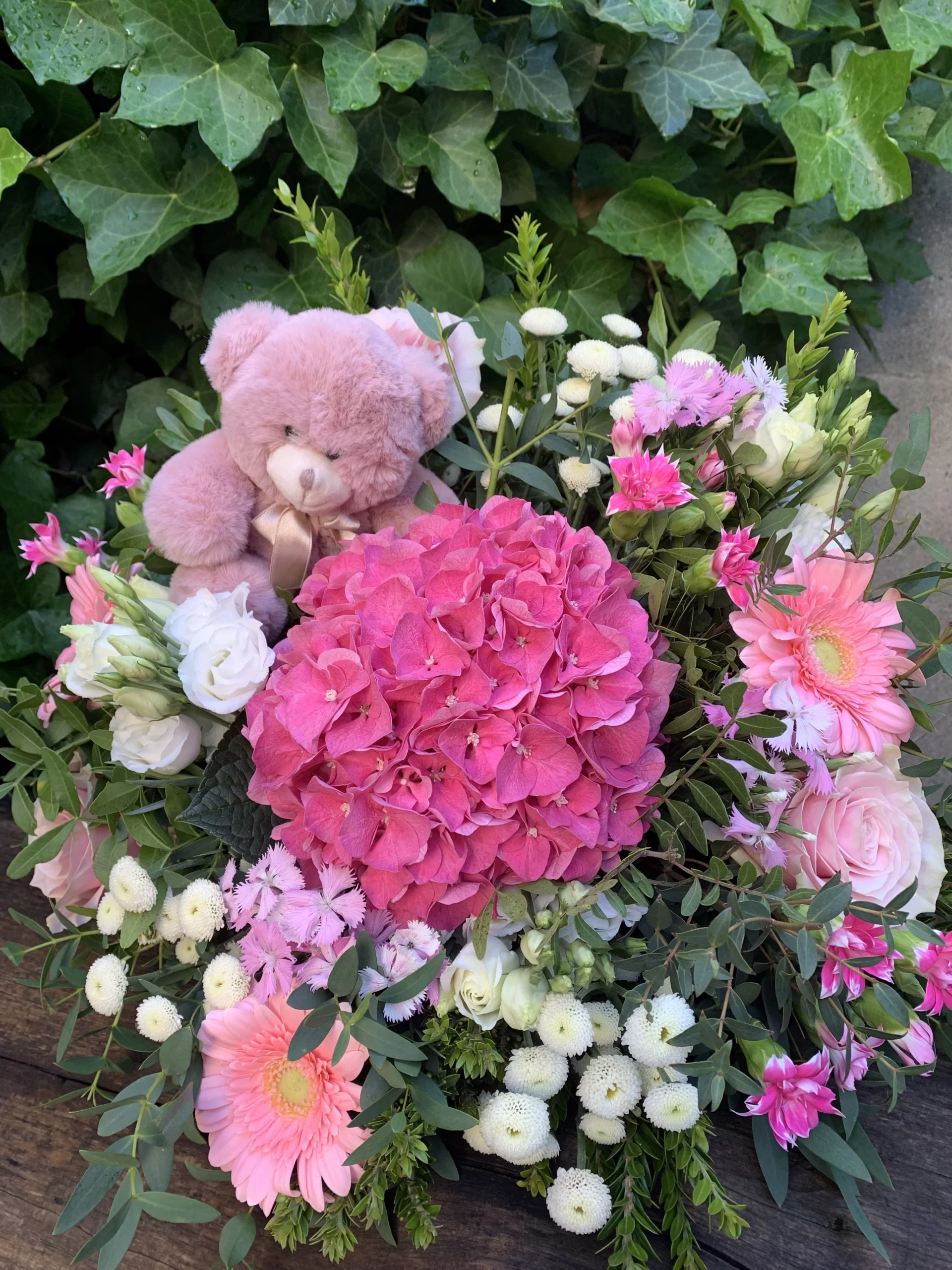 Bouquet de fleur naissance pour fille avec nounours