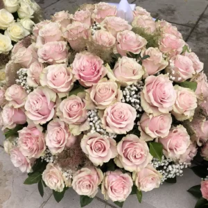 Coussin tout en roses